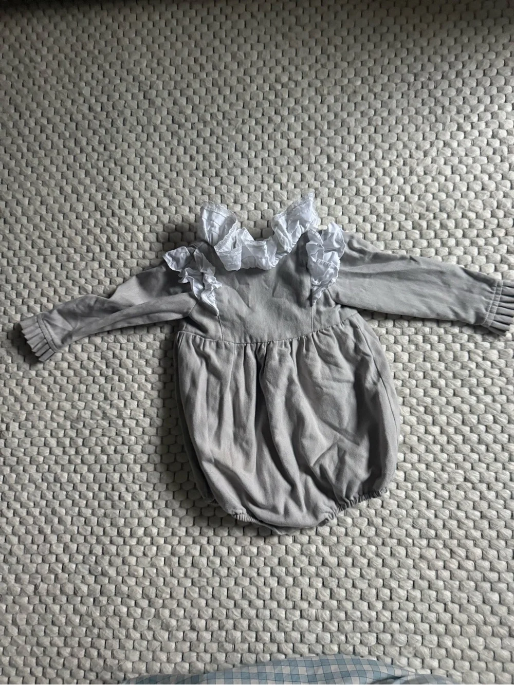 Pukatuka-Baby Long-Sleeve Ruffle Romper in Light Herringbone Gray